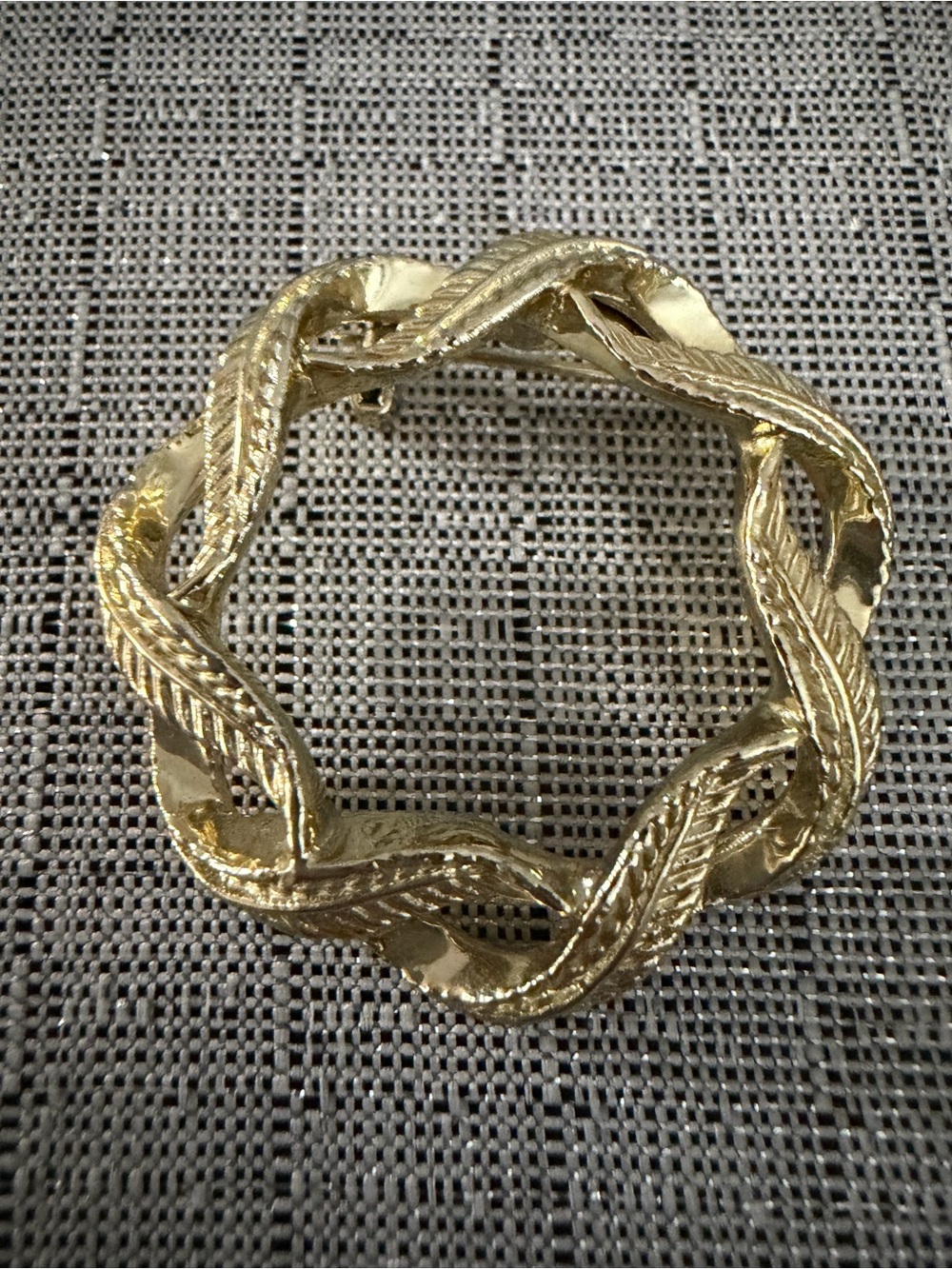 Gerry’s Costume Jewelry Classic Gold-Tone Twisted Rope Wreath Brooch